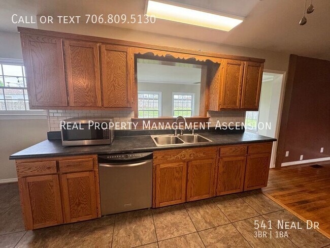 Foto del edificio - 541 Neal Dr