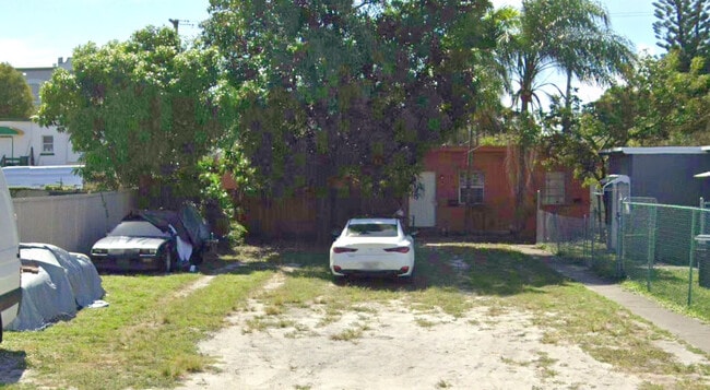 Building Photo - 2136 Collins Ct