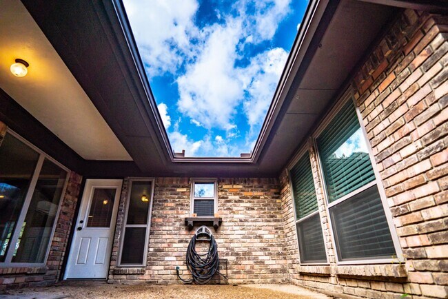 Building Photo - 3205 Winchester Dr