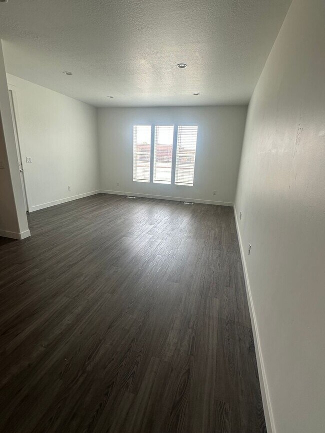 Foto del edificio - Gorgeous Townhome!!!