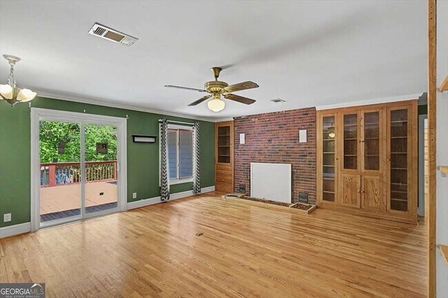 Foto del edificio - 269 W Hermitage Rd NE