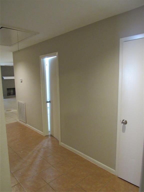 Building Photo - 8414 Beechnut St