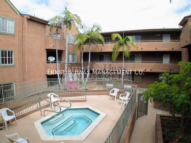 Building Photo - Fantastic 2 Bed 2 Bath Condo in Central Lo...