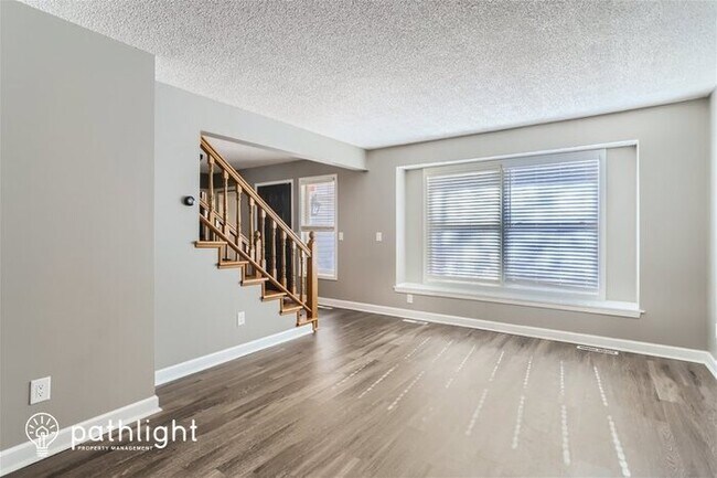 Foto del edificio - 1324 87th Ave N, Brooklyn Park, MN, 55444