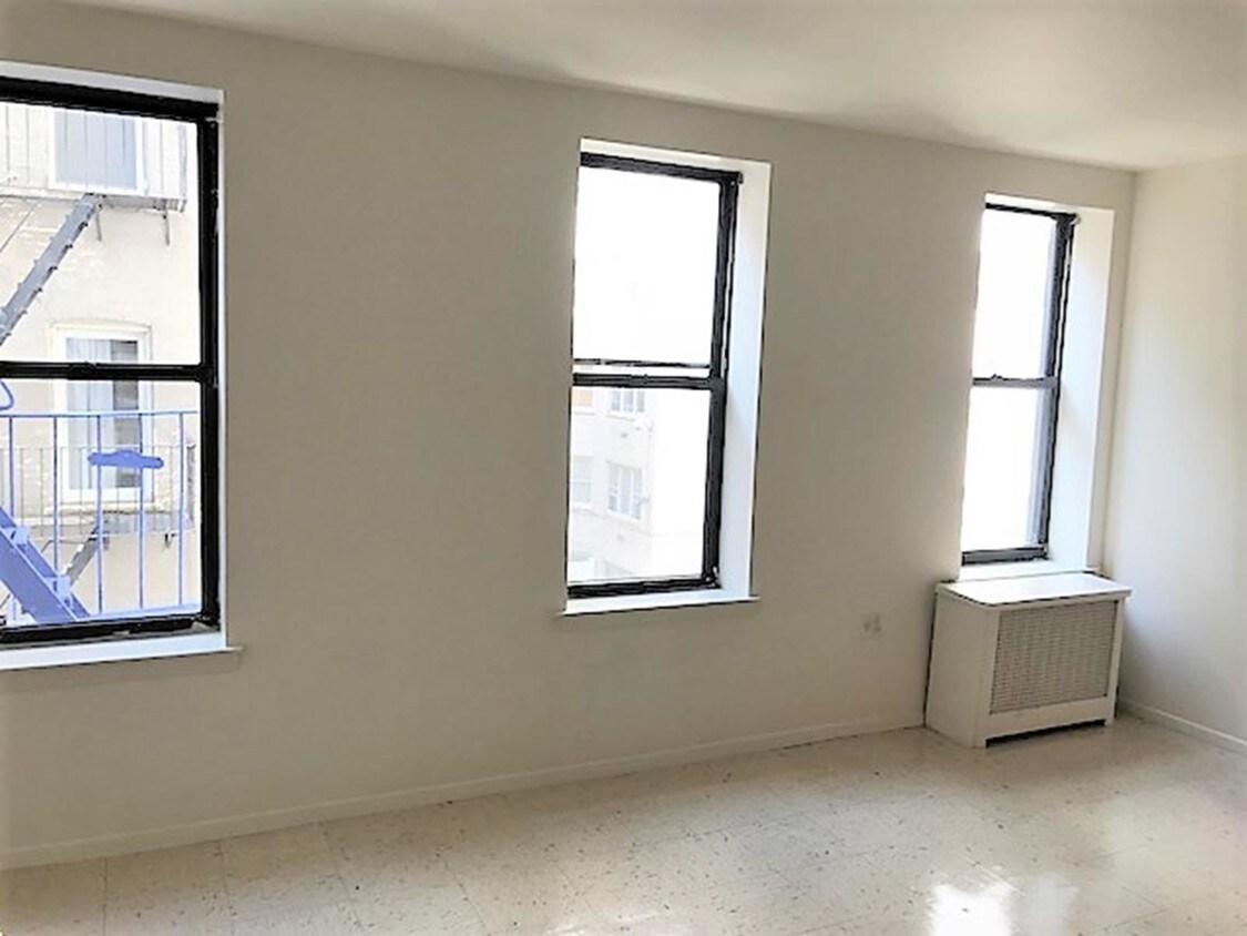 Primary Photo - 206 East 67th Street