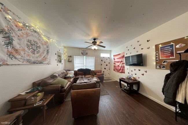 Foto del edificio - 1715 Arlington St