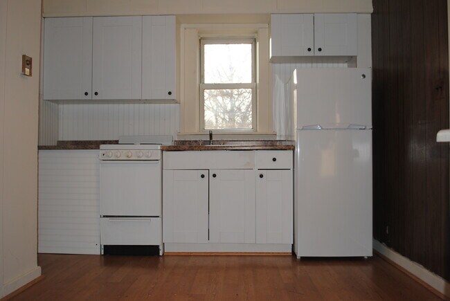 Building Photo - 15 Pine View Dr
