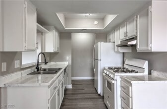 Building Photo - 4571 Carriage Park Dr