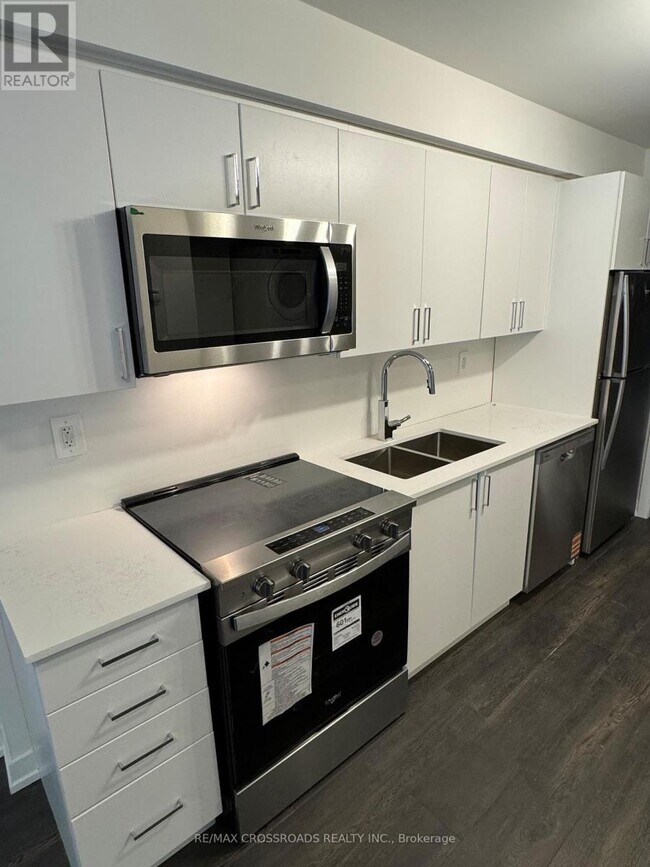 Building Photo - 1680 Victoria Park Ave