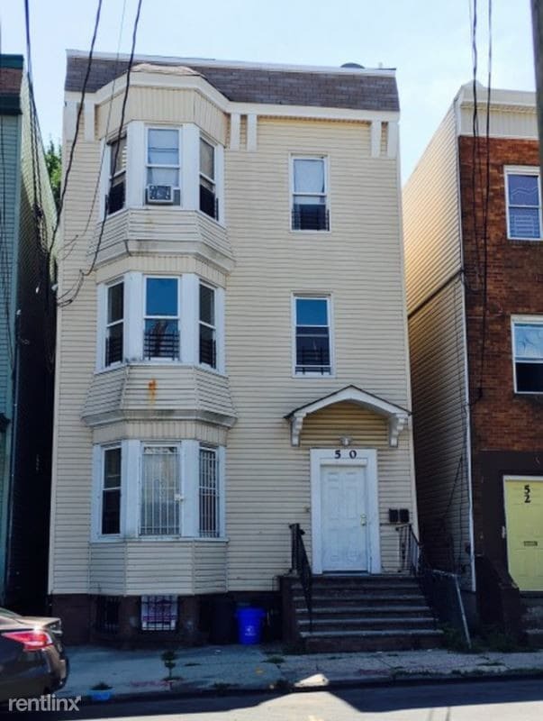 Primary Photo - 50 11th Ave W