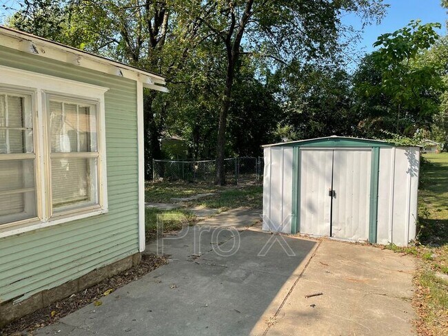 Foto del edificio - 1118 W 2nd St