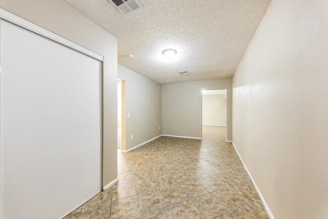 Foto del edificio - 9215 W Cortez Ave