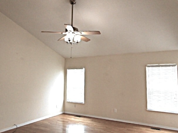 Foto del edificio - 211 Cherrytree Ln