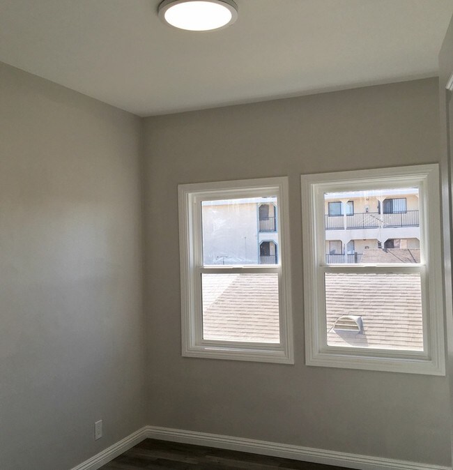 Building Photo - Brand New Remodeled  Luxurious Apartment