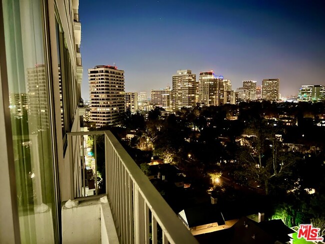 Foto del edificio - 10501 Wilshire Blvd