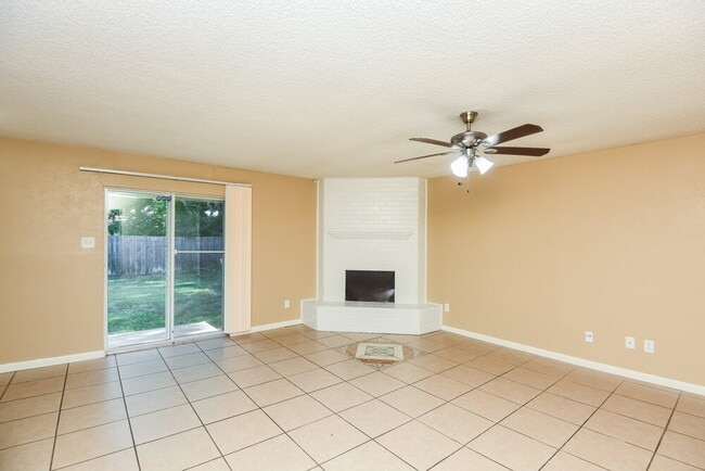 Foto del edificio - 3713 Arnold Dr