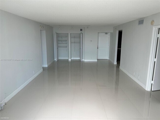 Building Photo - 2 br, 2 bath Condo - 100 Bayview Dr Apt 2122
