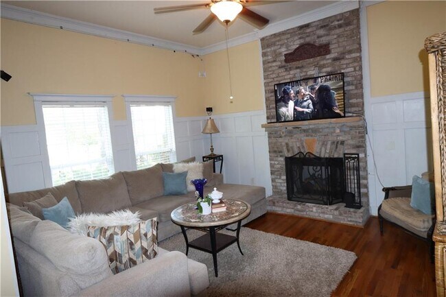 Building Photo - 1449 McPherson Ave SE