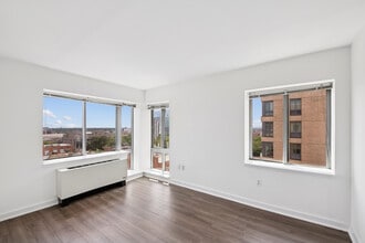 Interior Photo - MODA