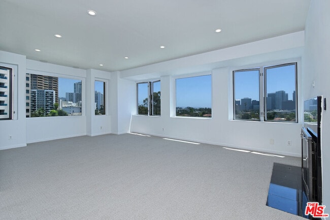 Building Photo - 10520 Wilshire Blvd