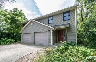 Building Photo - 1802 E Maxwell Ln