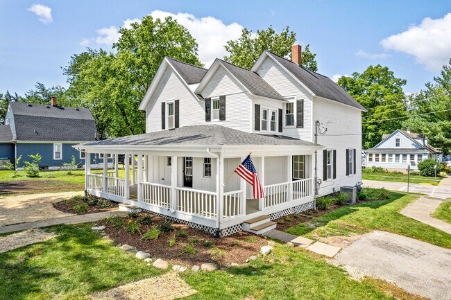 Building Photo - 144 Robinson St