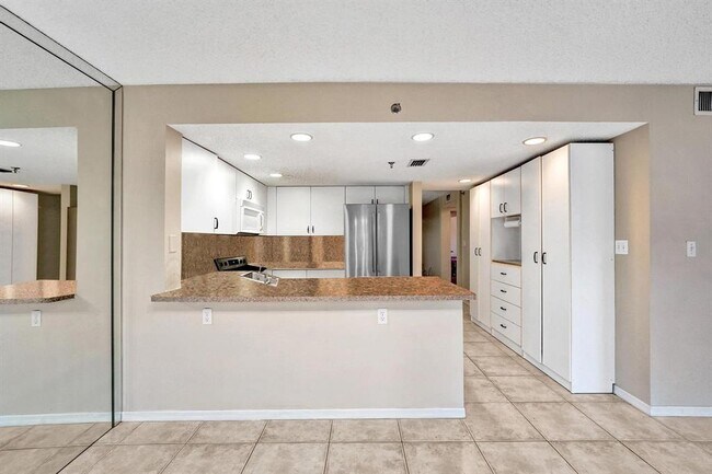Building Photo - 9470 Tangerine Pl