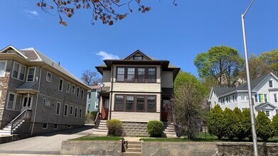 Building Photo - 529 Pleasant St