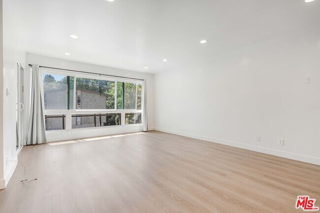 Foto del edificio - 6275 Canterbury Dr