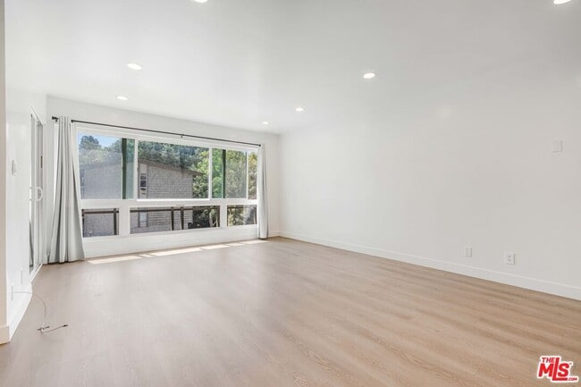 Building Photo - 6275 Canterbury Dr