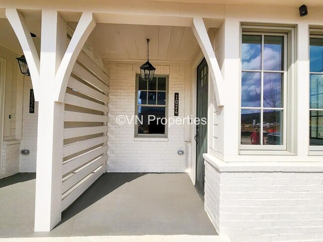 Foto del edificio - 1024 Windsor Dr
