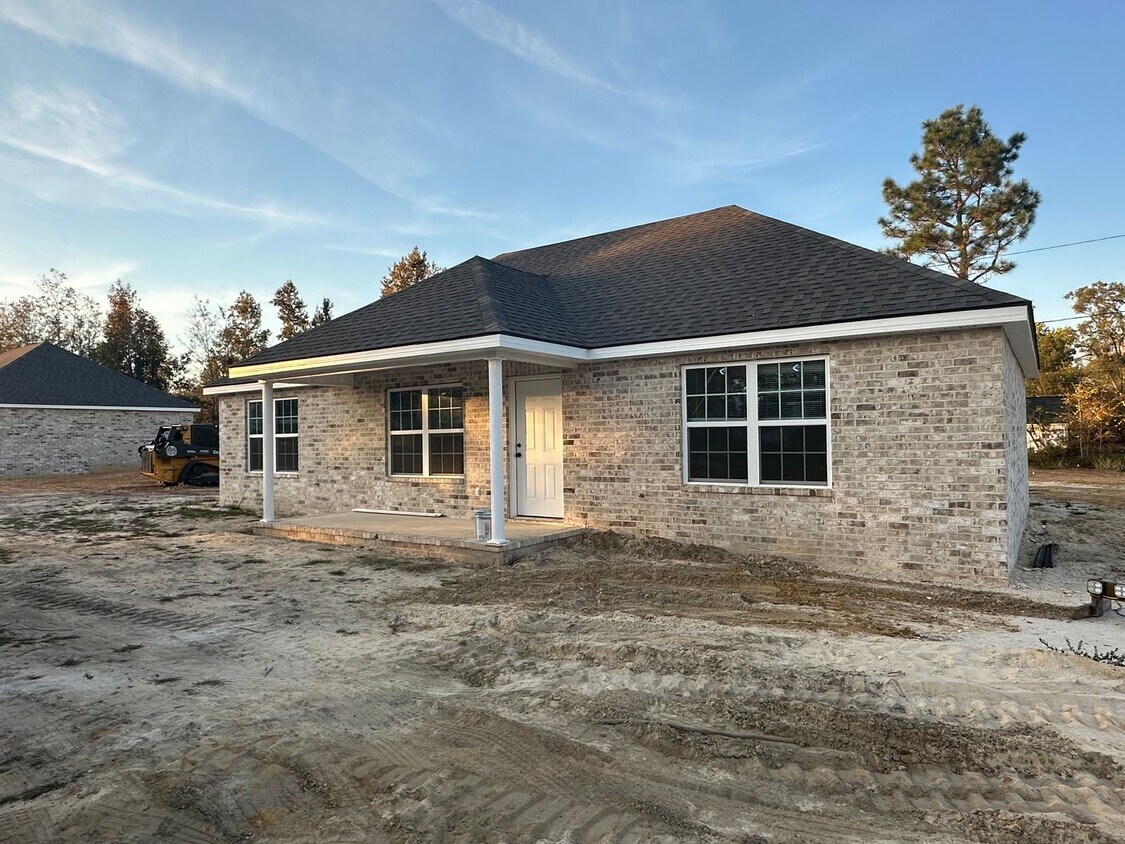 Foto principal - 3 Bed 2 Bath New Construction Home