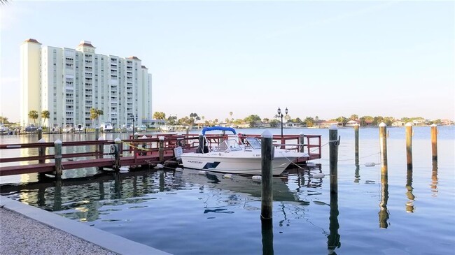 Foto del edificio - 6161 Gulf Winds Dr