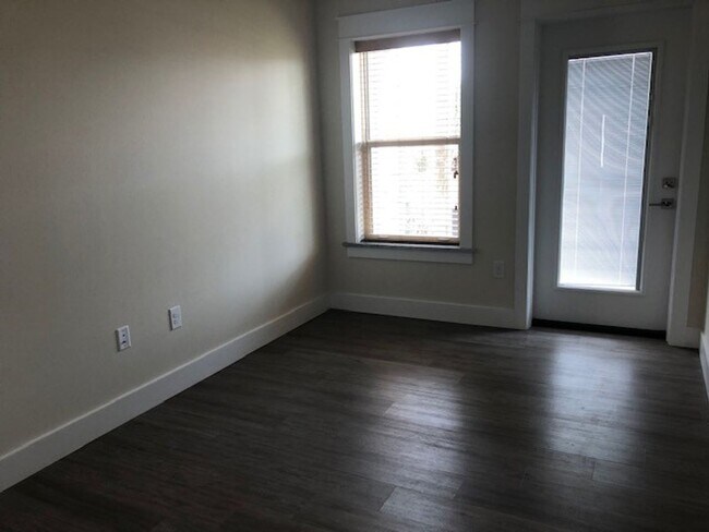 Foto del edificio - Amazing 3 Bedroom Townhouse for Rent!