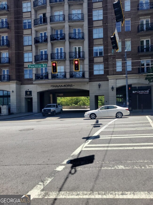 Foto del edificio - 2255 Peachtree Rd NE