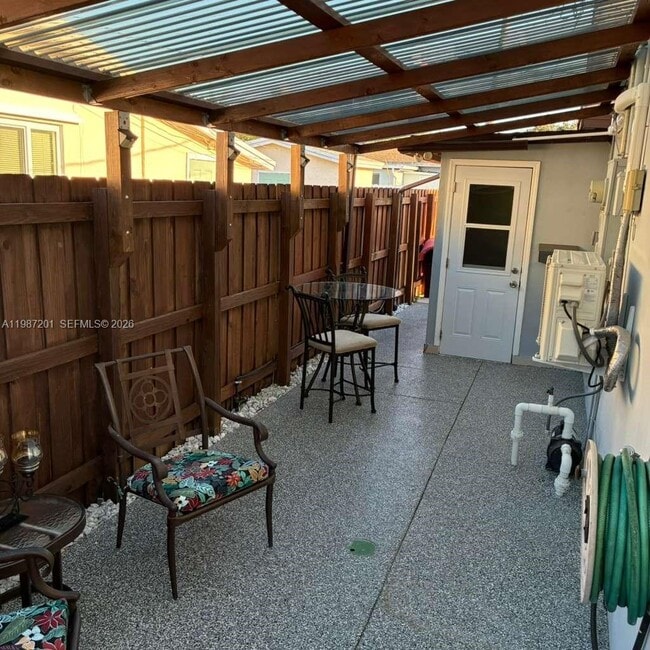 Foto del edificio - 6720 Charleston St