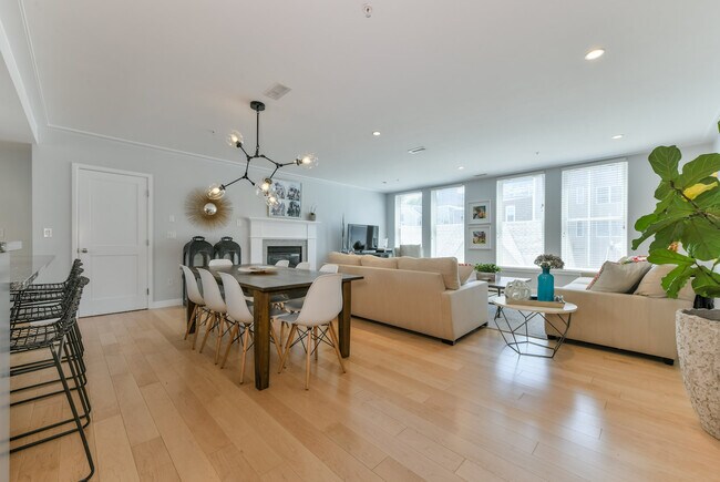 Foto del edificio - 335 W 2nd St