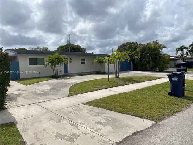 Foto del edificio - 8840 SW 18th Terrace
