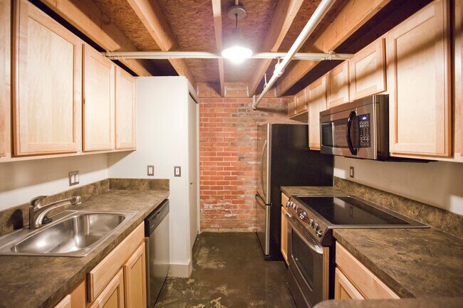 Foto del edificio - 6533 E Jefferson Ave