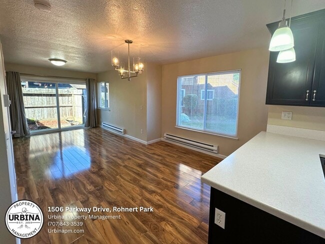 Building Photo - Modern End Unit PUD with Upgraded Features...