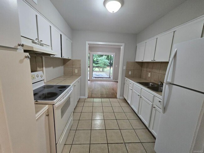 Building Photo - 3723 Wesley Dr
