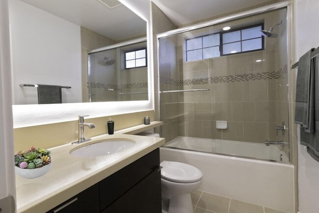 Interior Photo - Luxe East