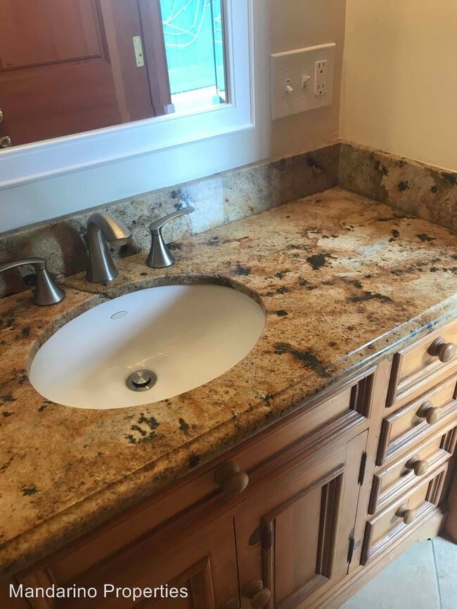 Foto del edificio - Studio, 1 bath House - 220 Palisades Drive