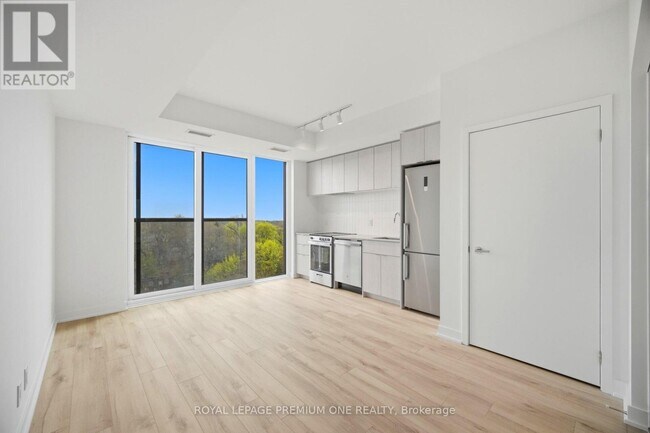 Photo du bâtiment - 1660 Bloor St W