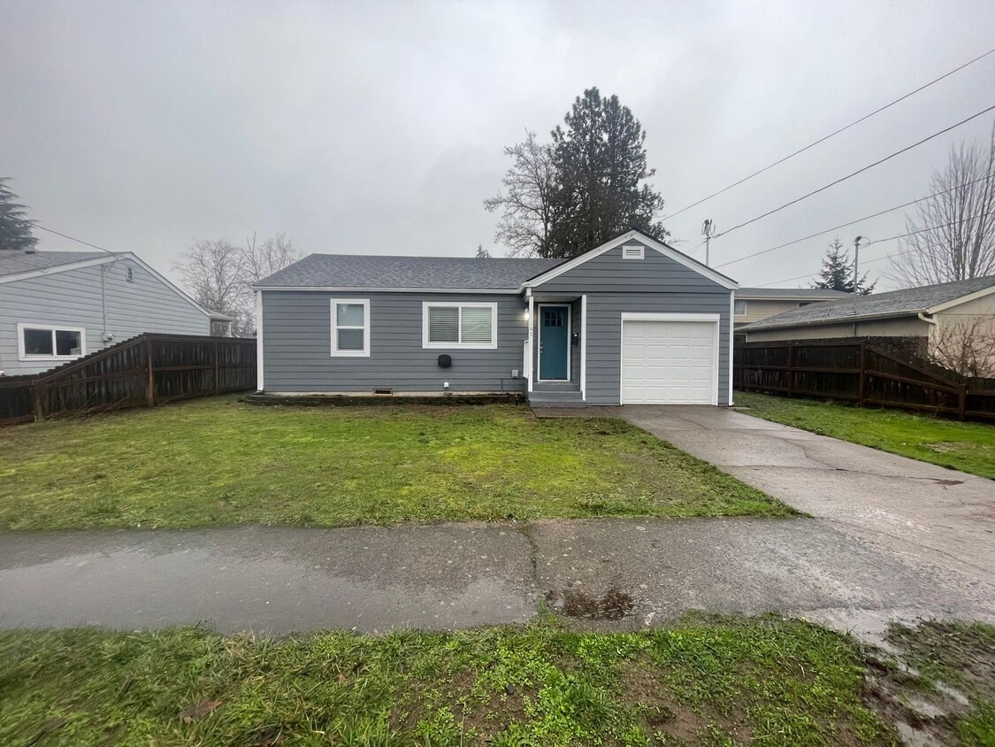 Primary Photo - Stunning Newly Remodeled Two Bedroom Home ...