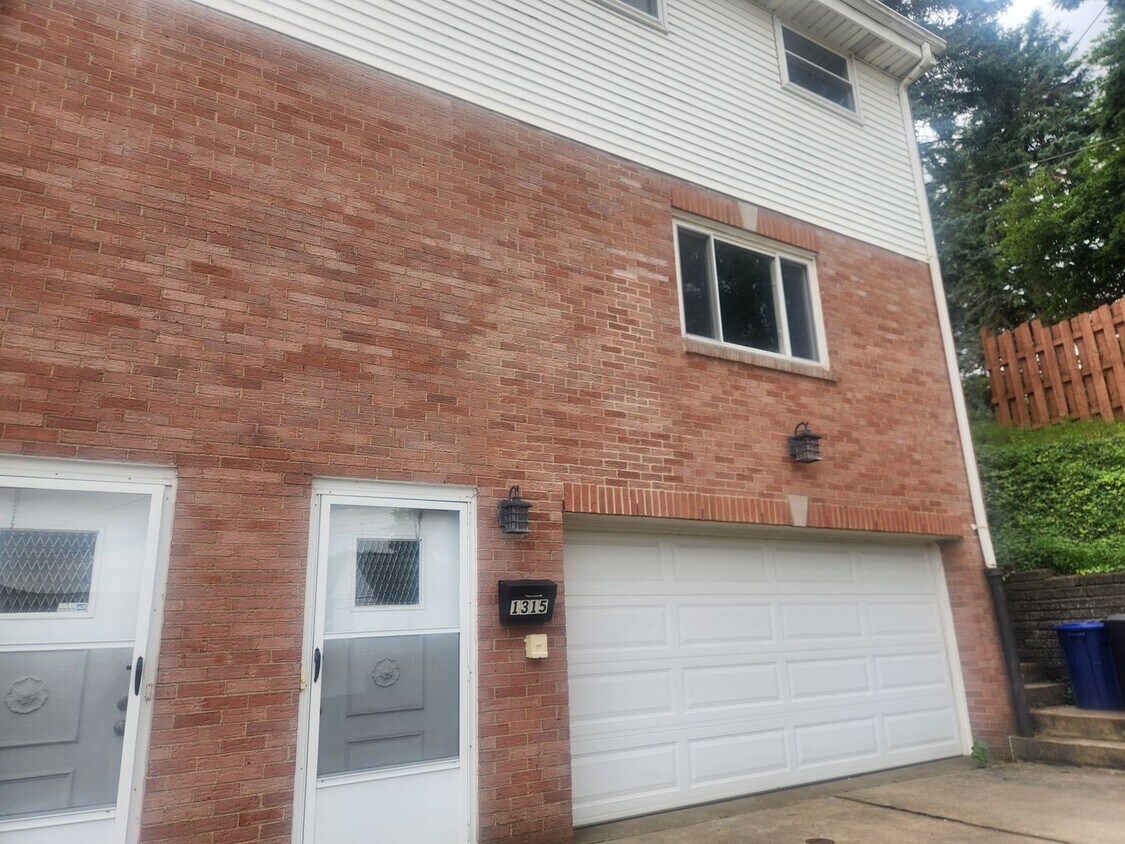 Primary Photo - 1315 Arnold St