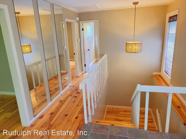 Building Photo - 3 br, 2 bath House - 984 Shades Crest Rd.