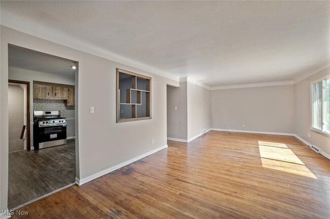 Building Photo - 5440 E 141st St