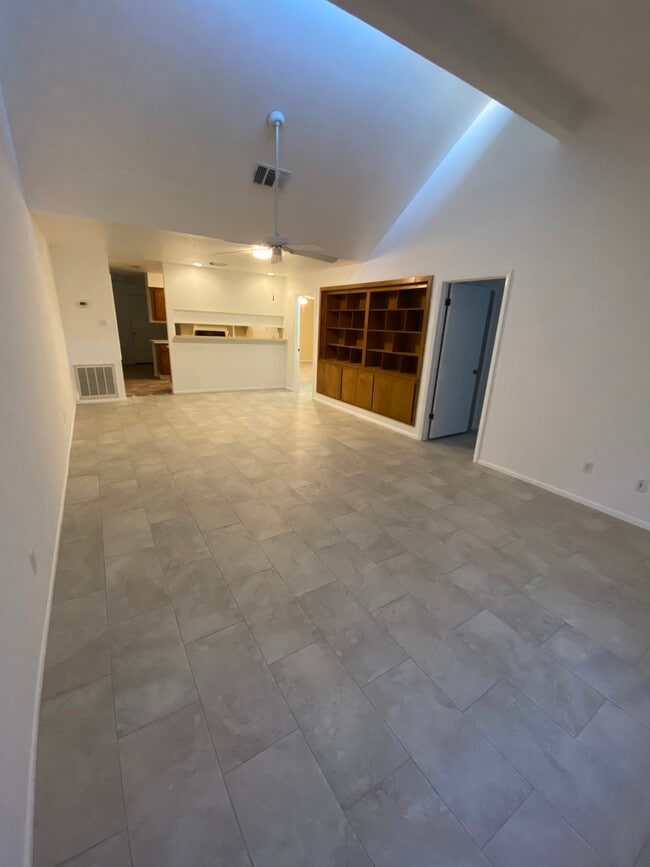 Building Photo - 811 Buchta Rd