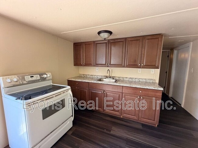 Foto del edificio - 7972 Breeze Dr